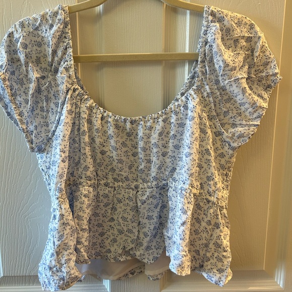 White/ baby blue floral women’s t- shirt blouse from hollister size large. - Picture 2 of 3